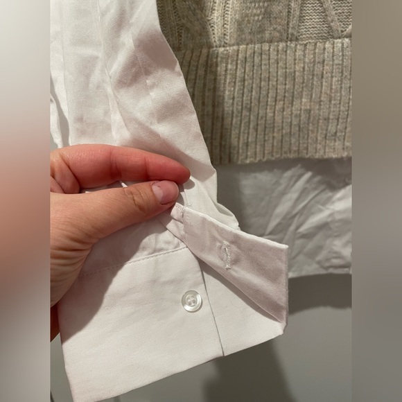 NWT Sincerely Jules Beige Cable Knit V-Neck Sweater With Attached White Shirt - Picture 4 of 7